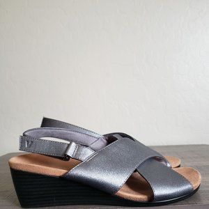 Vionic McKenna Metallic Silver Wedge Sandals Criss Cross Straps Size 7.5 Wide